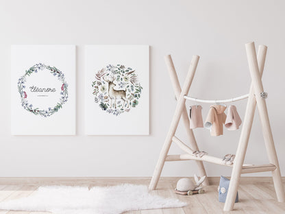 Affiche illustration forêt sur le thème de la Nature et la forêt avec fleurs et feuilles en rond style épuré pour décoration chambre bébé