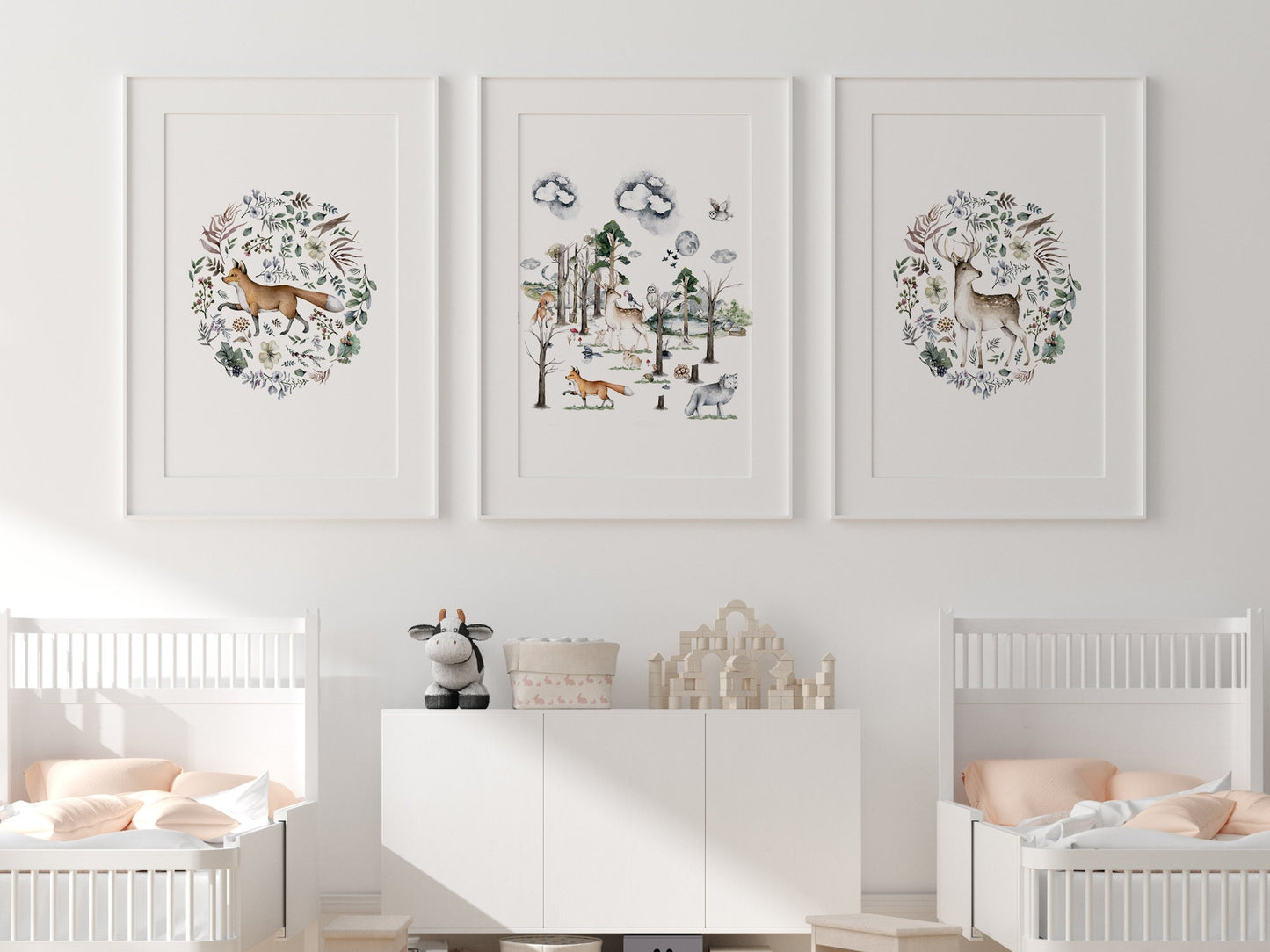Affiche illustration forêt sur le thème de la Nature et la forêt avec fleurs et feuilles en rond style épuré pour décoration chambre bébé