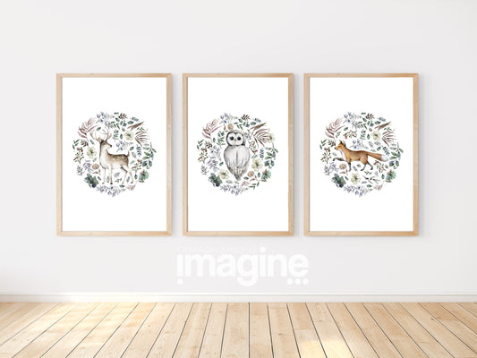 Affiche illustration forêt sur le thème de la Nature et la forêt avec fleurs et feuilles en rond style épuré pour décoration chambre bébé